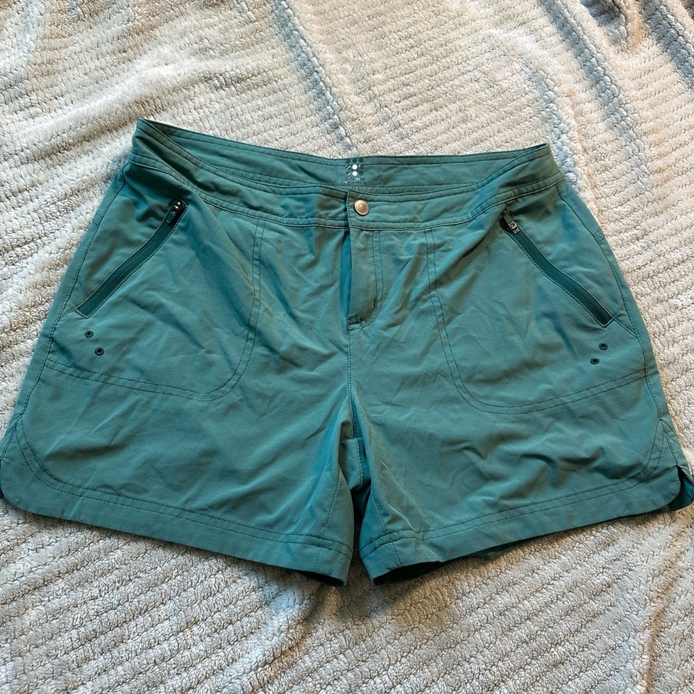 Title Nine Rogue 5” Shorts